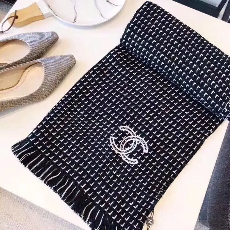 M515  18.85$ Chanel gallery