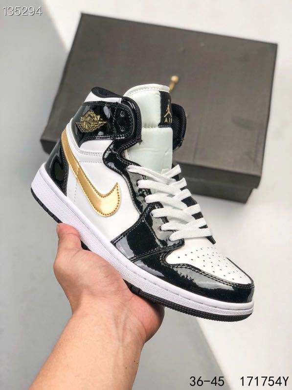 M581 45.69$ aj 1:1 gallery