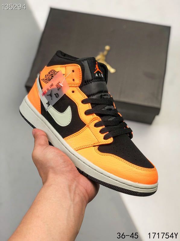M581 45.69$ aj 1:1 gallery