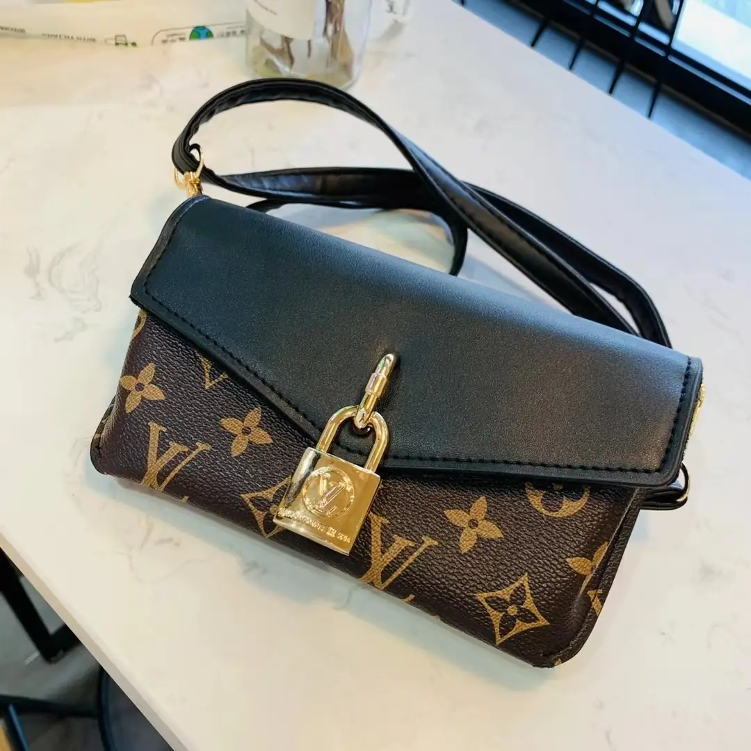 M595 23033/2111  22.86$ LV gallery