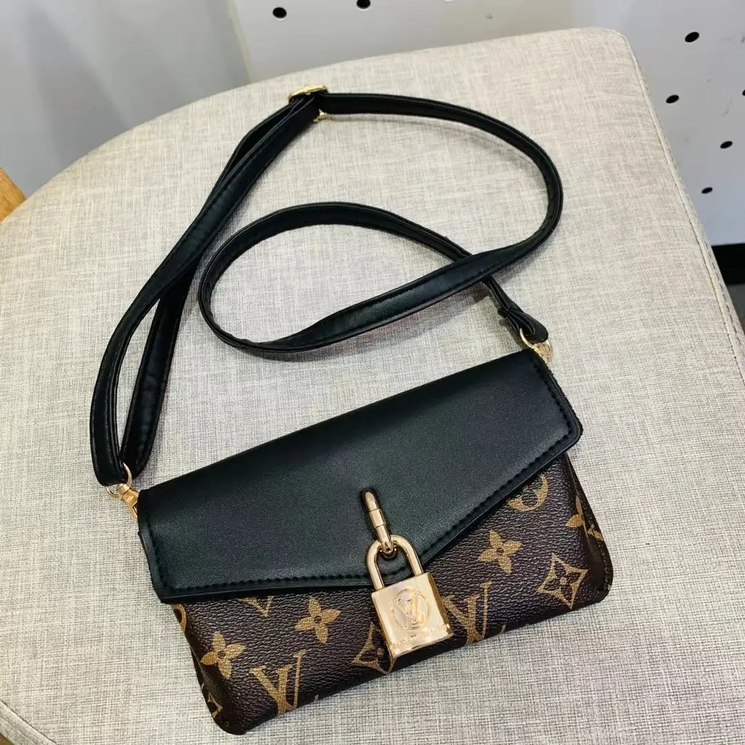 M595 23033/2111  22.86$ LV gallery