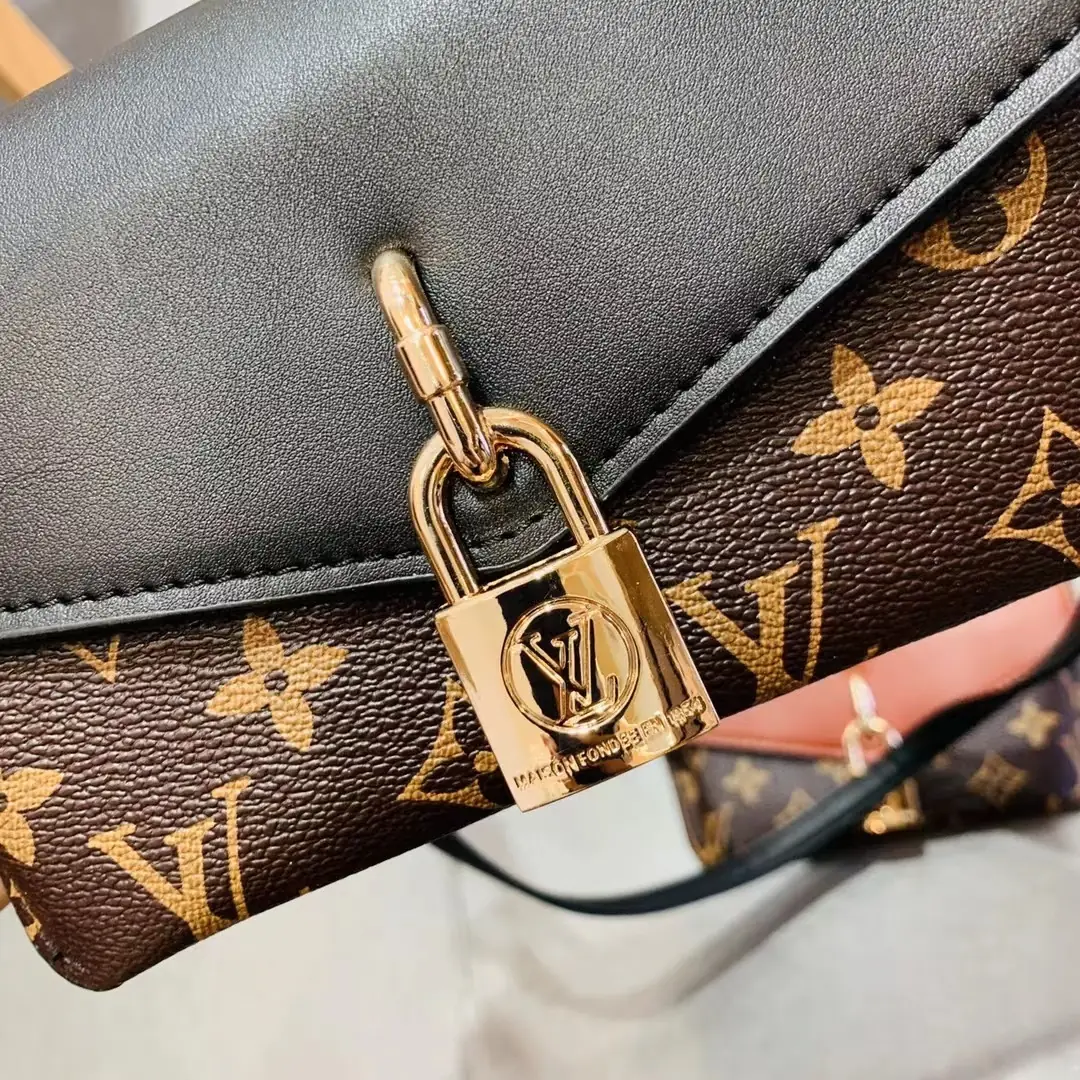 M595 23033/2111  22.86$ LV gallery