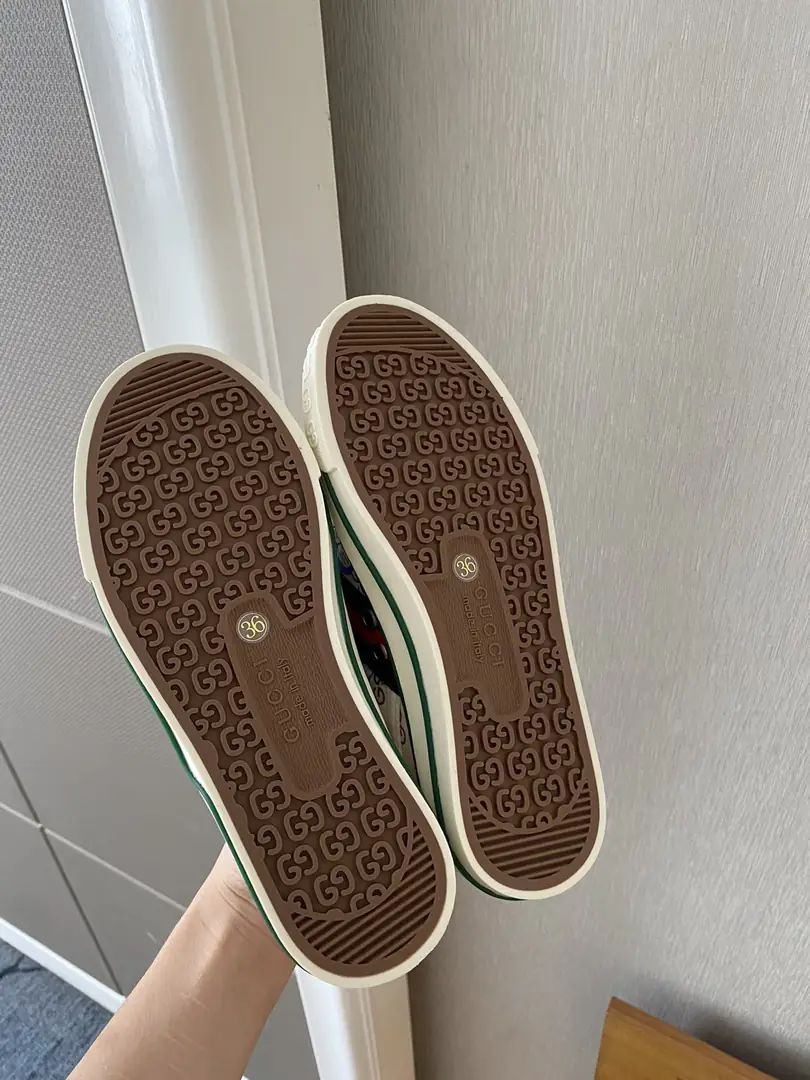 M601 49.89$ GUCCI gallery