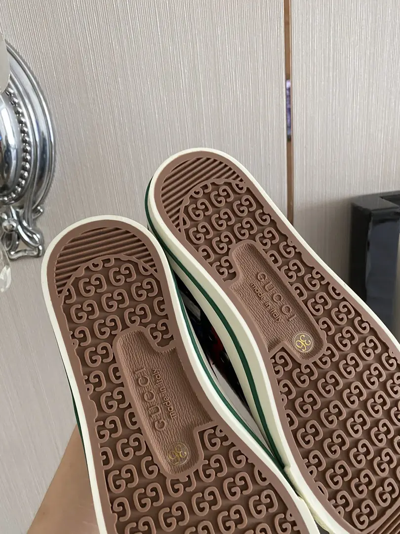 M601 49.89$ GUCCI gallery