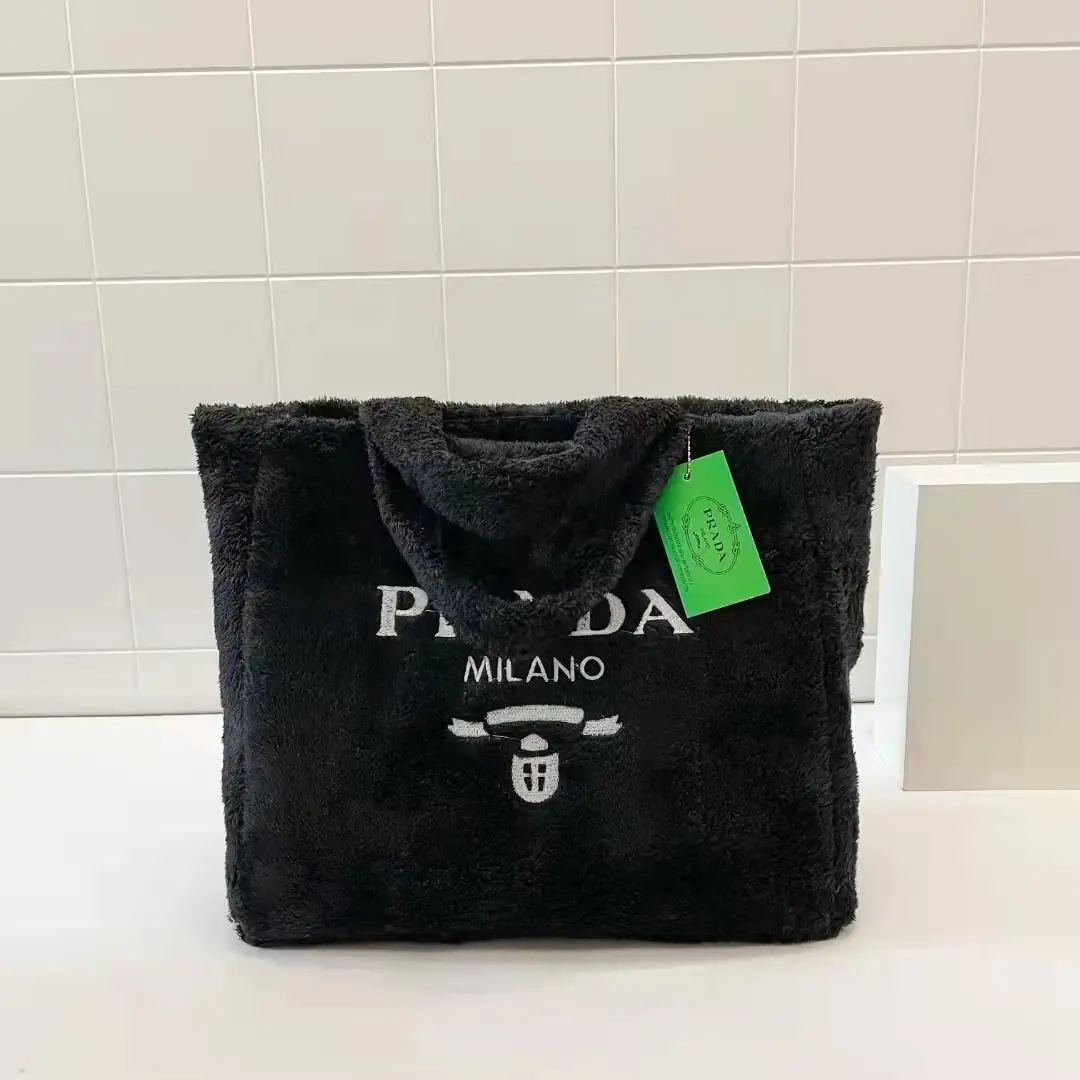 M617 19.33$ PRADA gallery