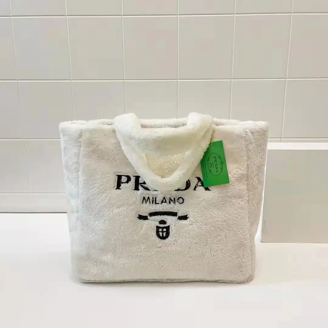 M617 19.33$ PRADA gallery
