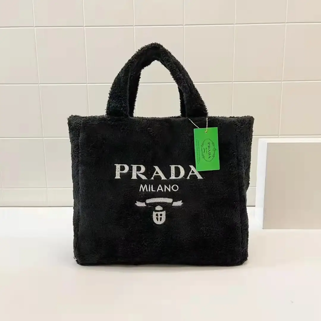M617 19.33$ PRADA gallery