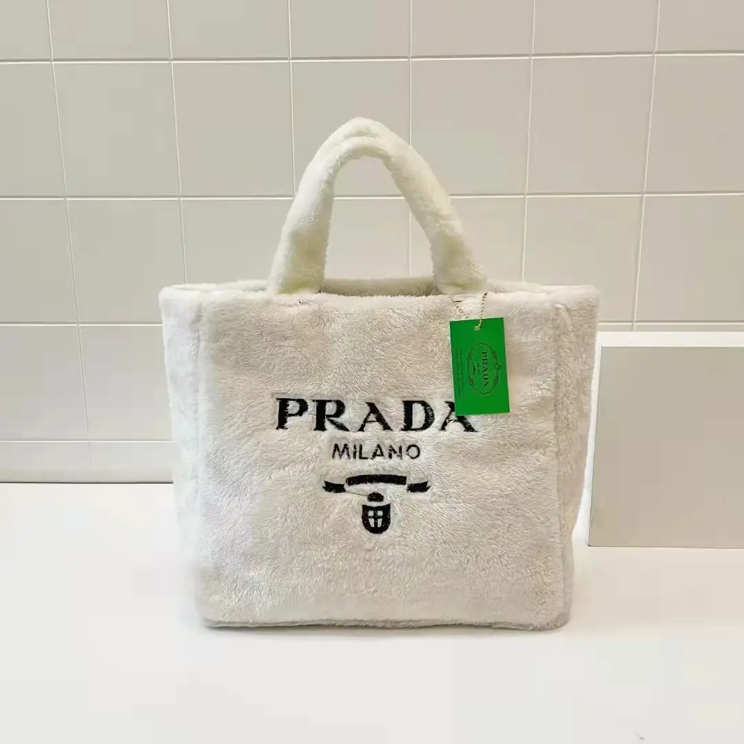 M617 19.33$ PRADA gallery