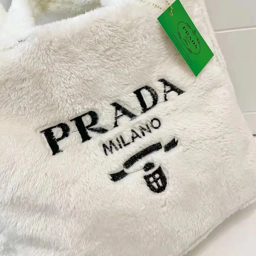 M617 19.33$ PRADA gallery
