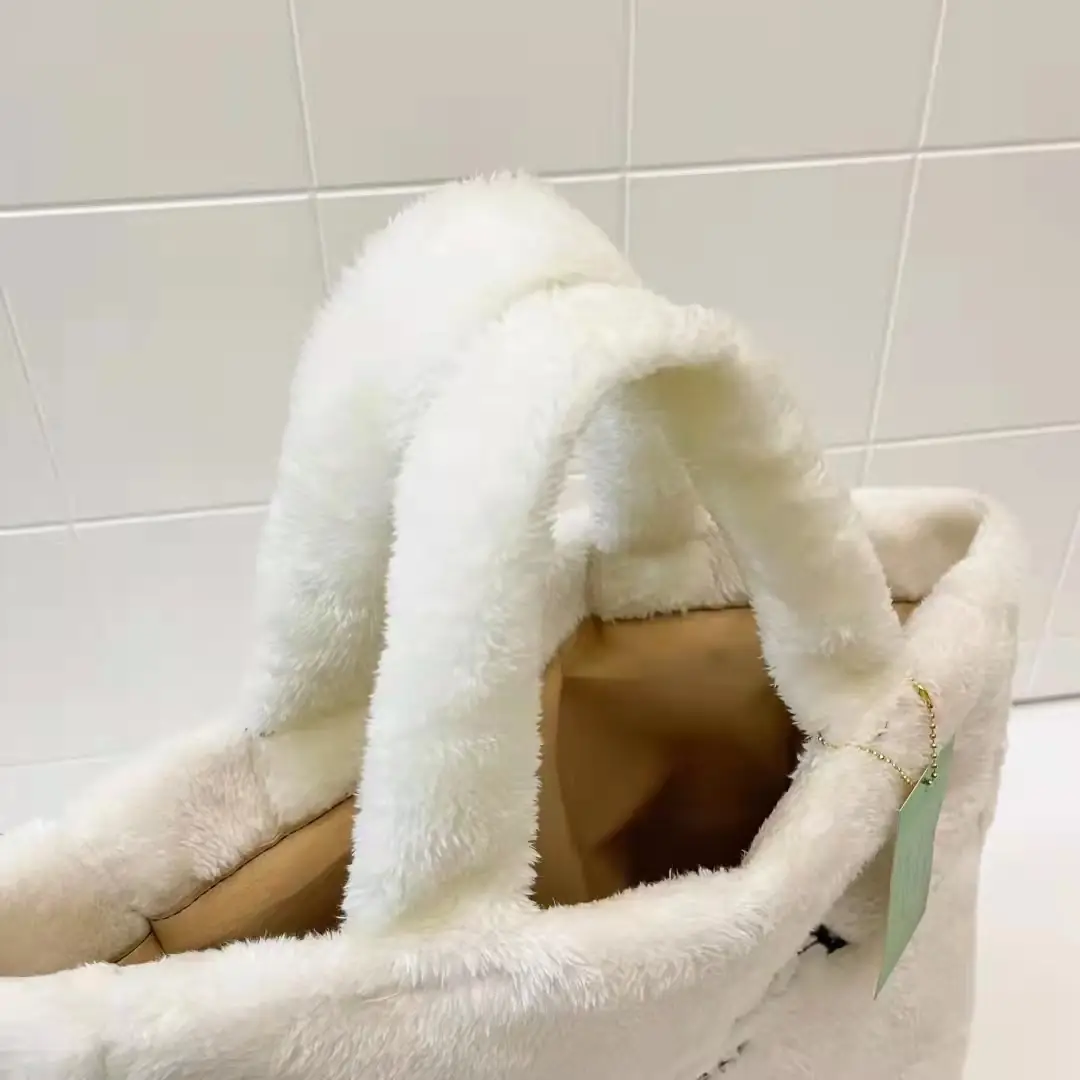 M617 19.33$ PRADA gallery