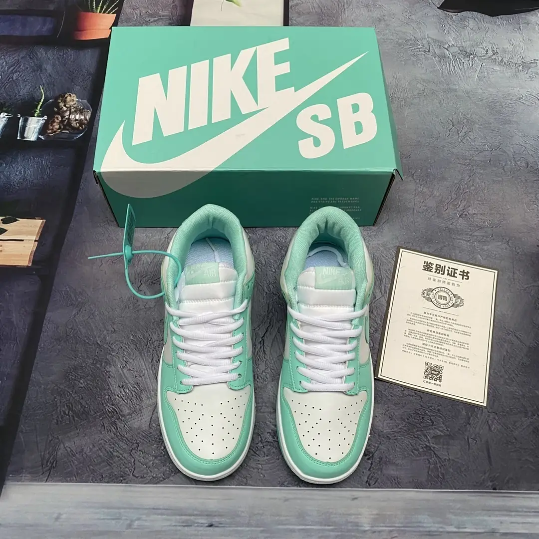 M64  26.96$ Nike SB gallery