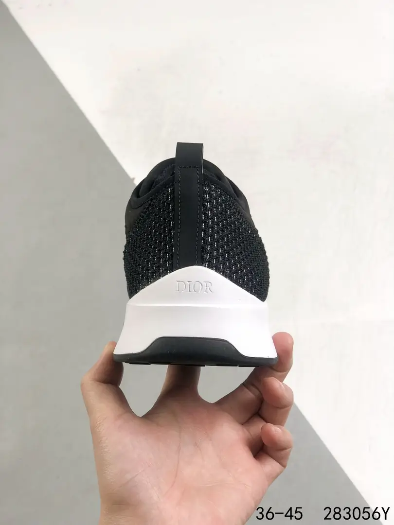 M789 53.99$  9Dior Oblique Galaxy Low Top Sneakers B2 gallery