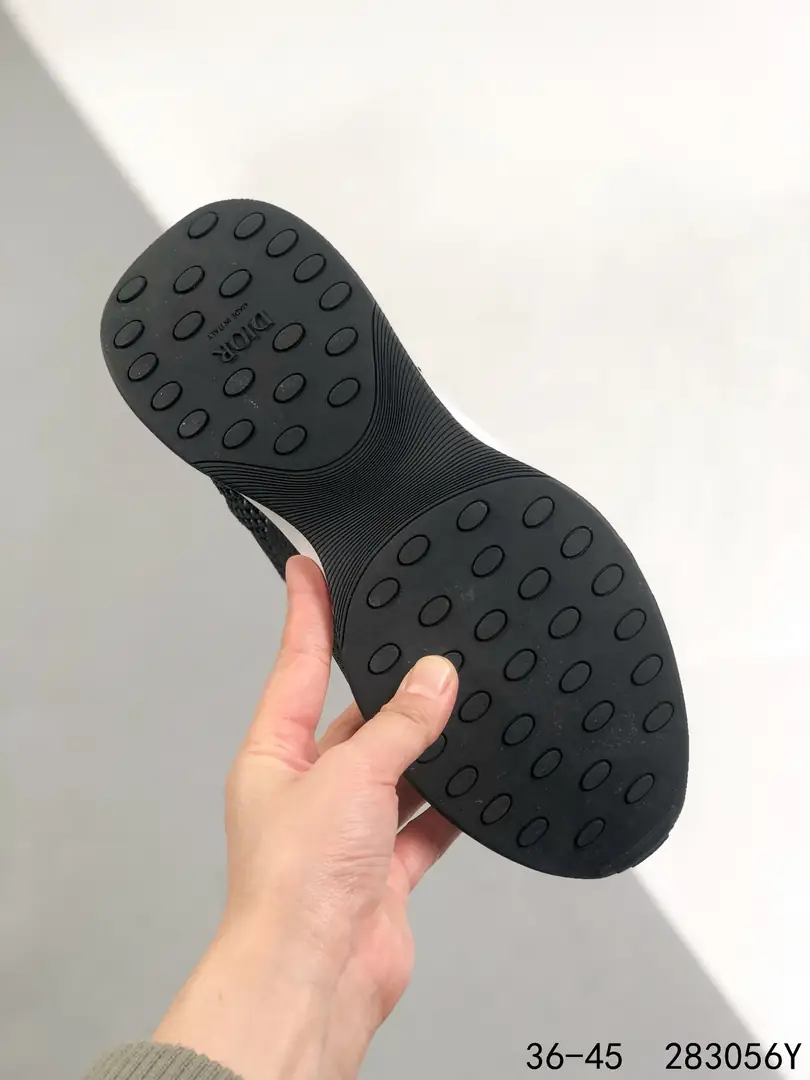 M789 53.99$  9Dior Oblique Galaxy Low Top Sneakers B2 gallery