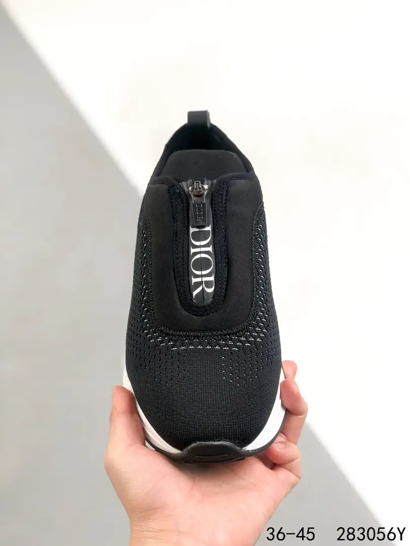 M789 53.99$  9Dior Oblique Galaxy Low Top Sneakers B2 gallery