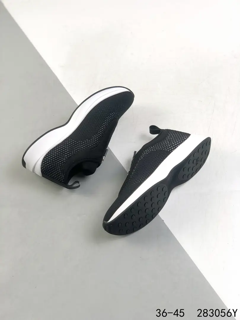 M789 53.99$  9Dior Oblique Galaxy Low Top Sneakers B2 gallery