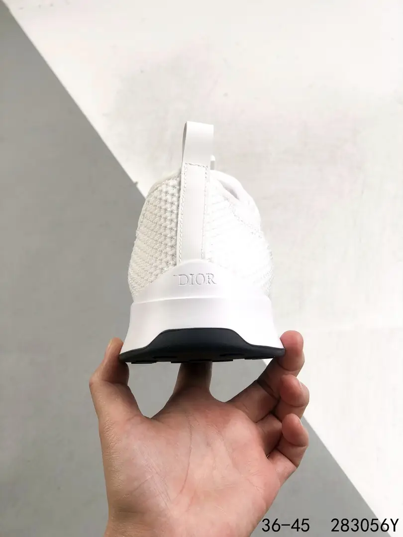 M789 53.99$  9Dior Oblique Galaxy Low Top Sneakers B2 gallery