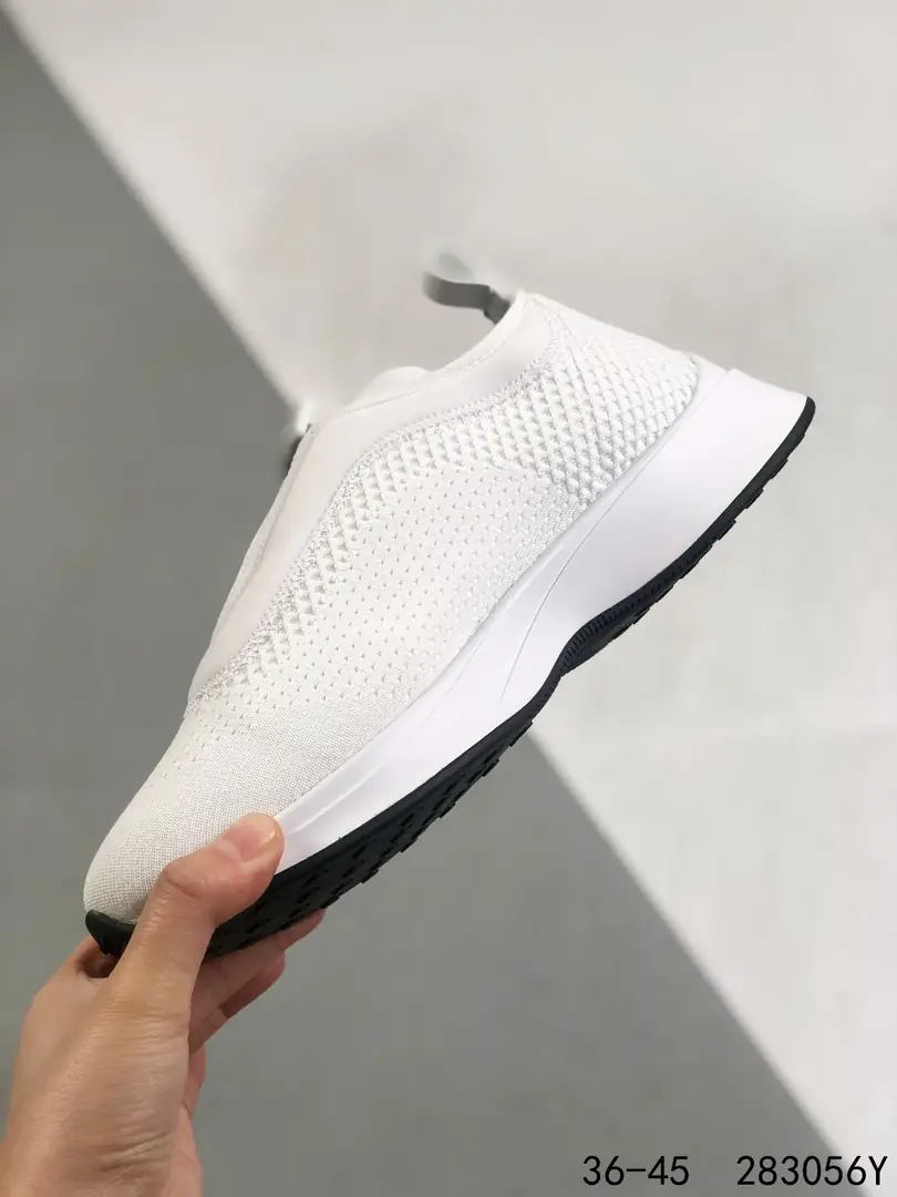 M789 53.99$  9Dior Oblique Galaxy Low Top Sneakers B2 gallery