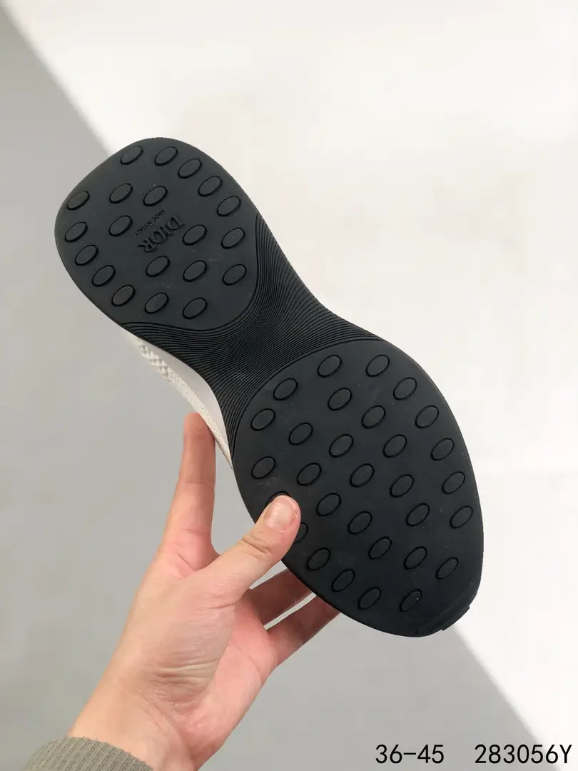 M789 53.99$  9Dior Oblique Galaxy Low Top Sneakers B2 gallery