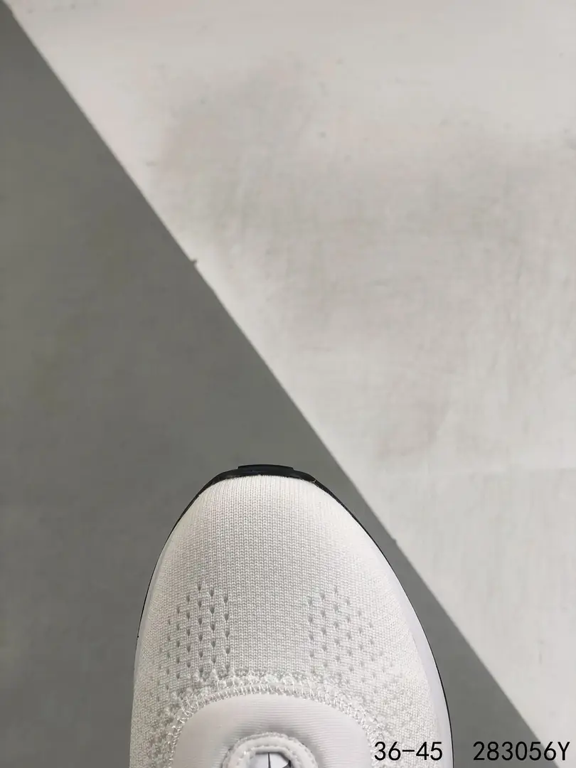 M789 53.99$  9Dior Oblique Galaxy Low Top Sneakers B2 gallery