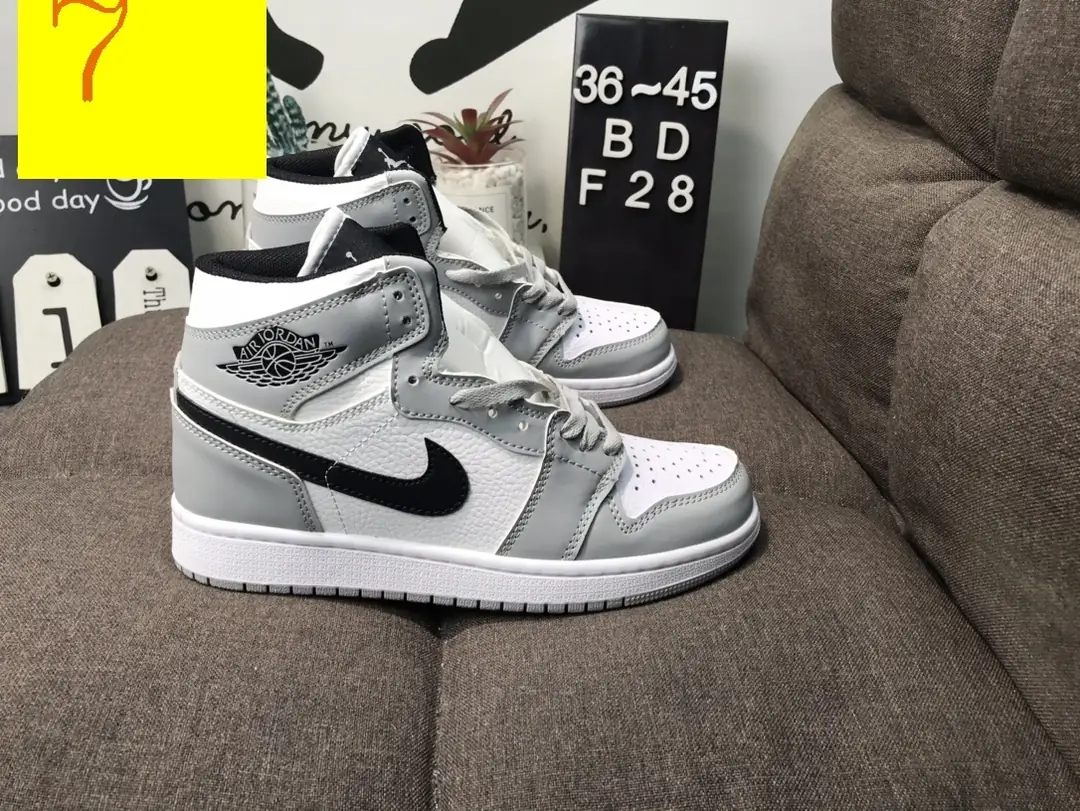 M799  Nike Air Jordan 1 38.88$ gallery