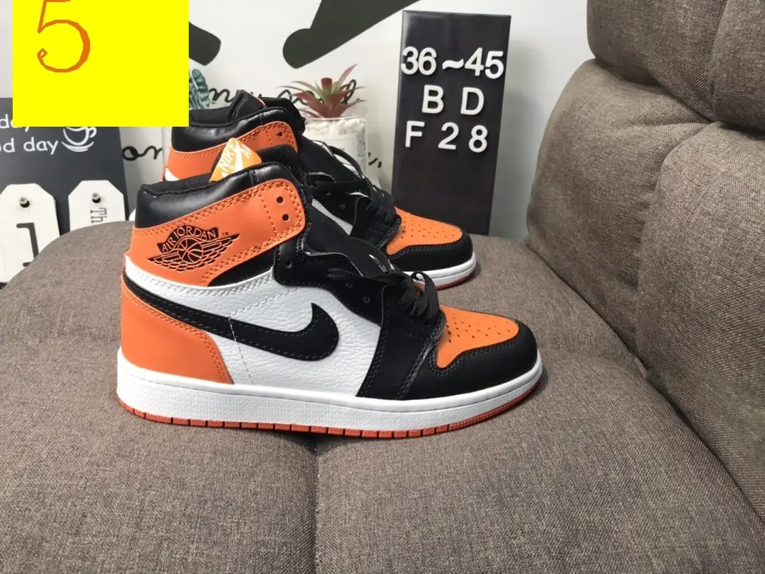 M799  Nike Air Jordan 1 38.88$ gallery