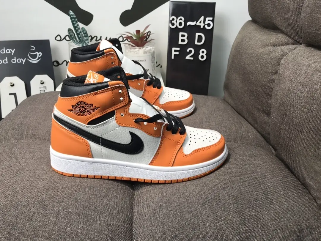 M799  Nike Air Jordan 1 38.88$ gallery