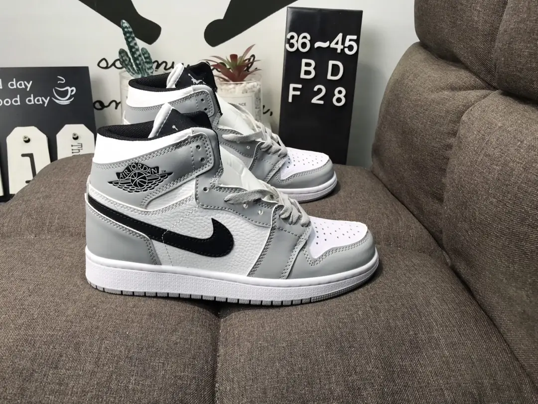 M799  Nike Air Jordan 1 38.88$ gallery