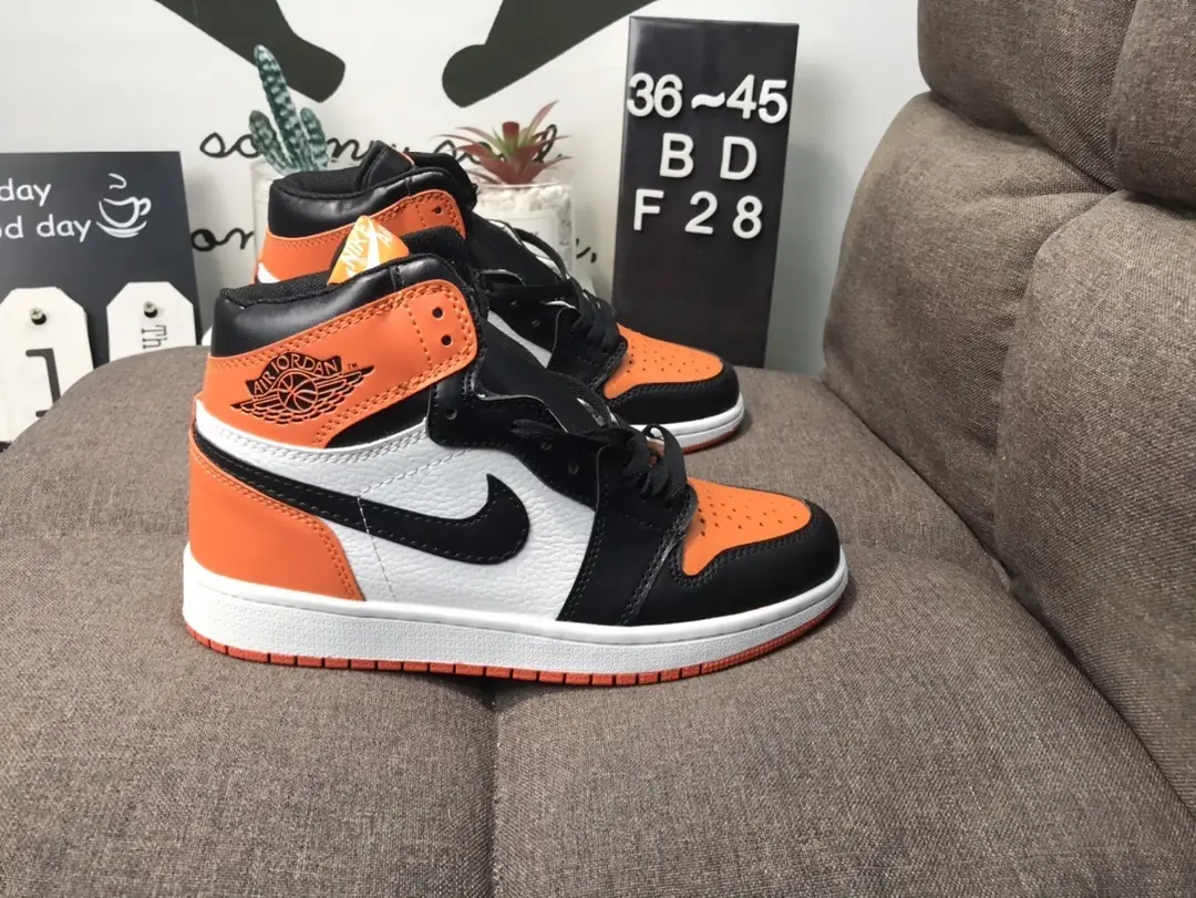 M799  Nike Air Jordan 1 38.88$ gallery