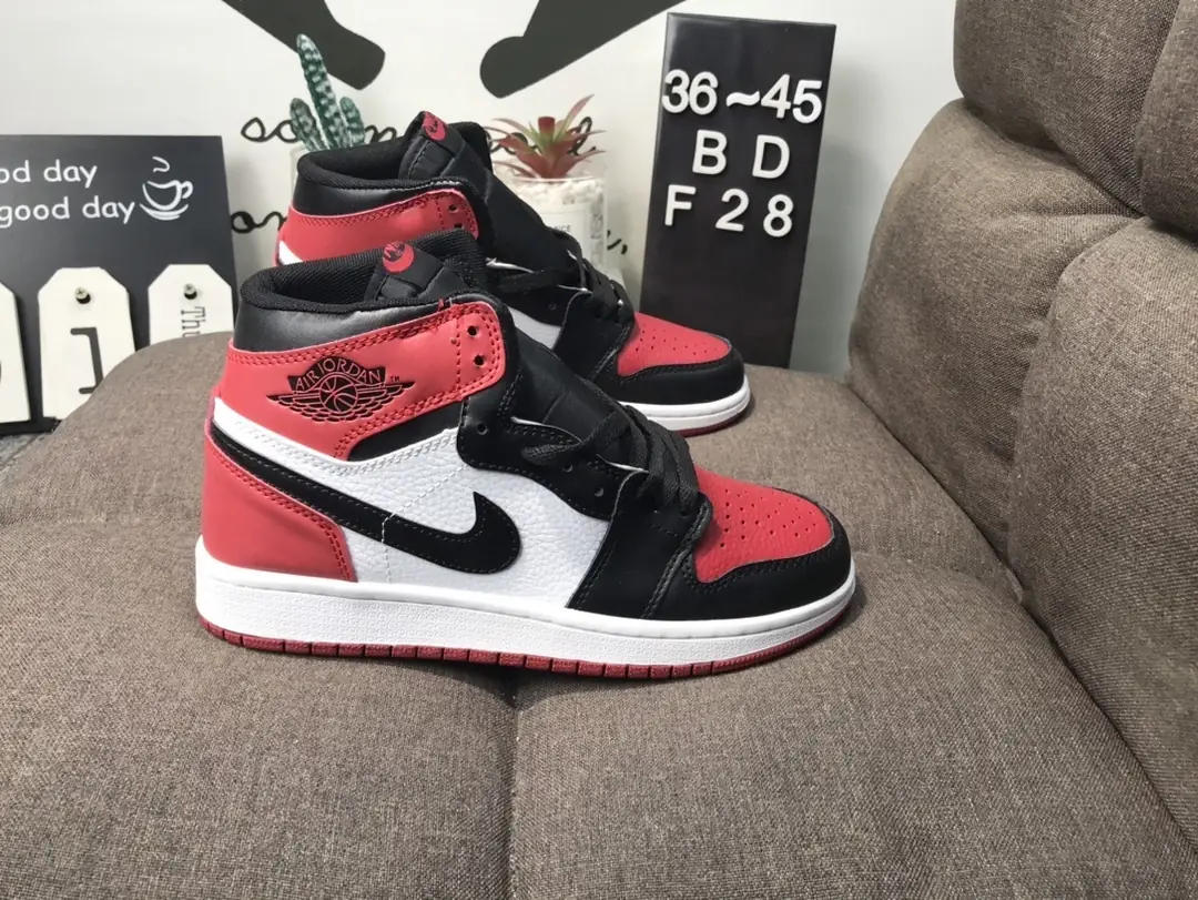 M799  Nike Air Jordan 1 38.88$ gallery