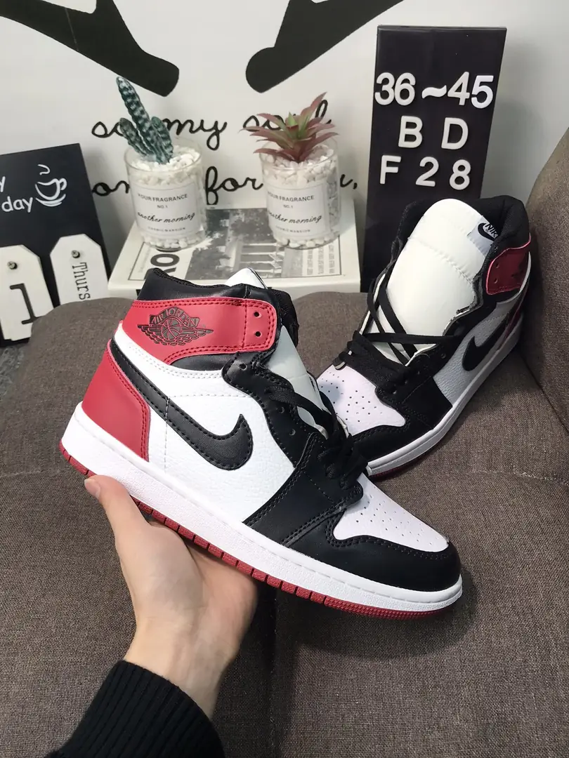 M799  Nike Air Jordan 1 38.88$ gallery