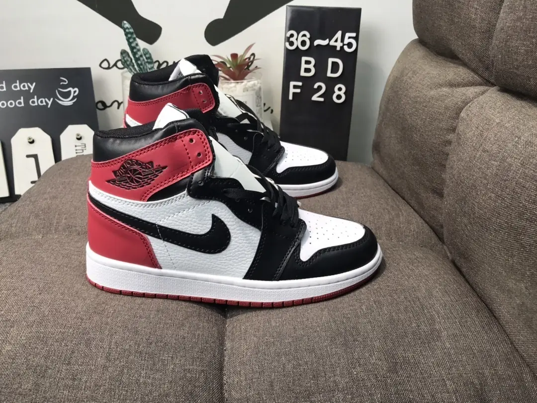 M799  Nike Air Jordan 1 38.88$ gallery