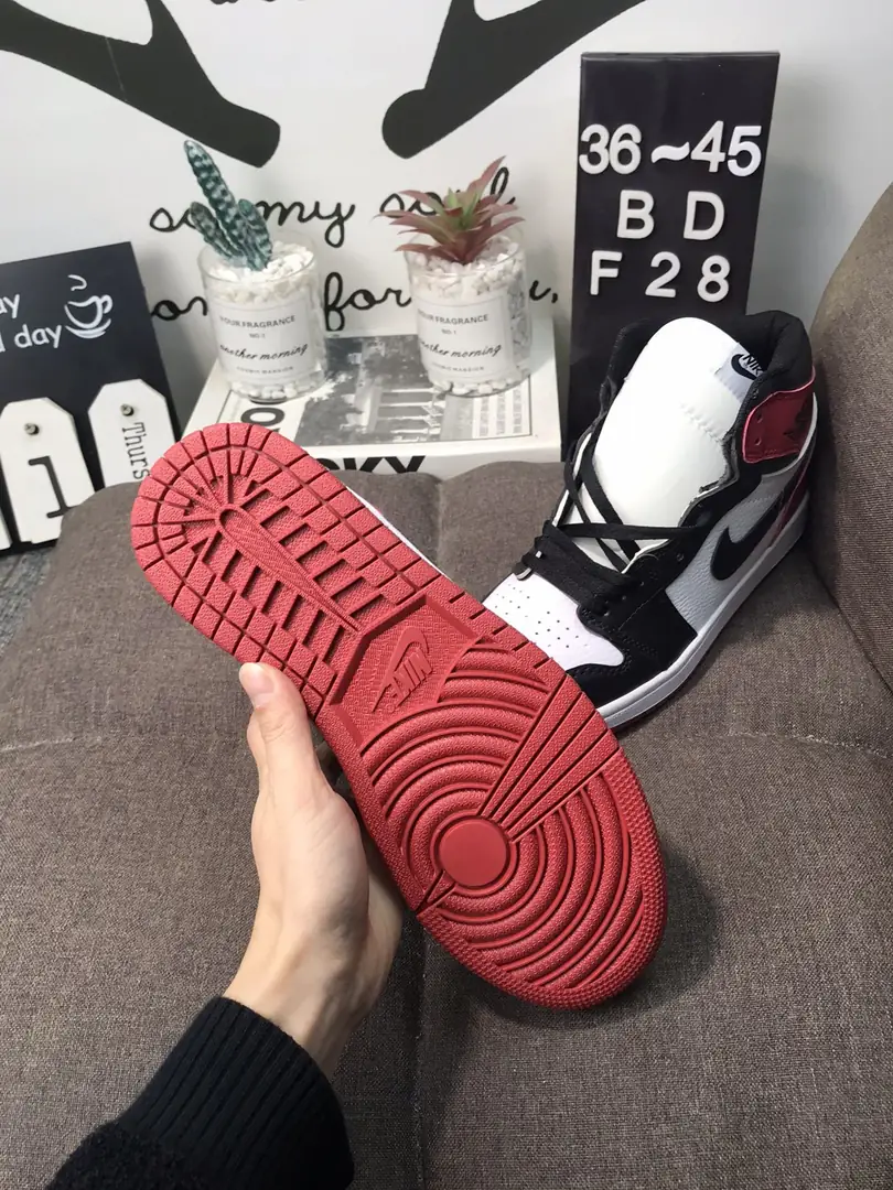 M799  Nike Air Jordan 1 38.88$ gallery