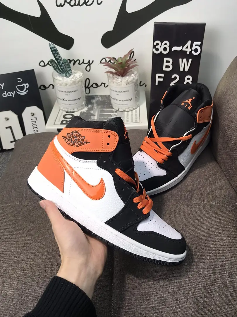 M799  Nike Air Jordan 1 38.88$ gallery