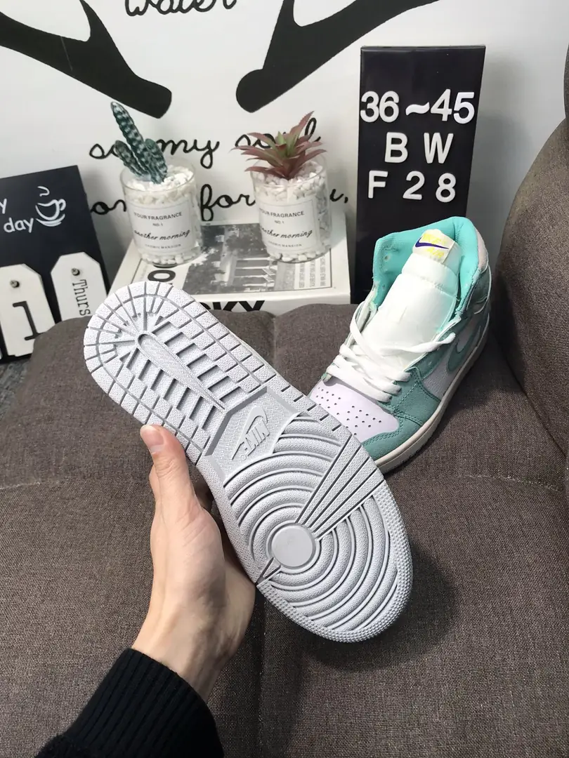 M799  Nike Air Jordan 1 38.88$ gallery