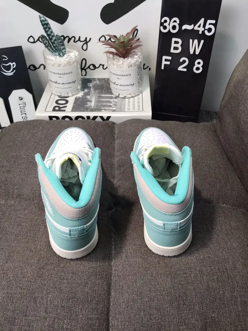 M799  Nike Air Jordan 1 38.88$ gallery