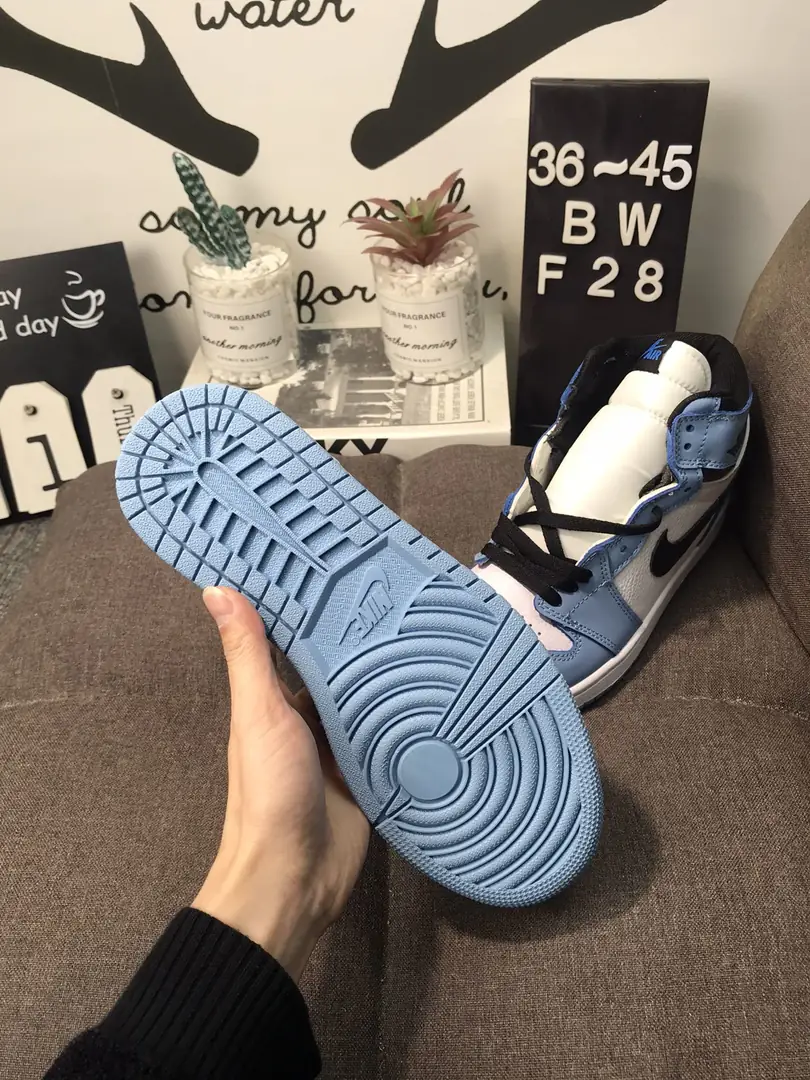 M799  Nike Air Jordan 1 38.88$ gallery