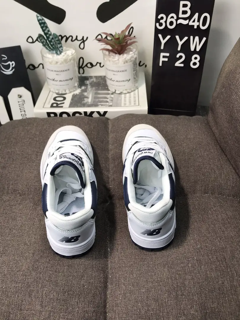 M809  43.5$ New Balance gallery