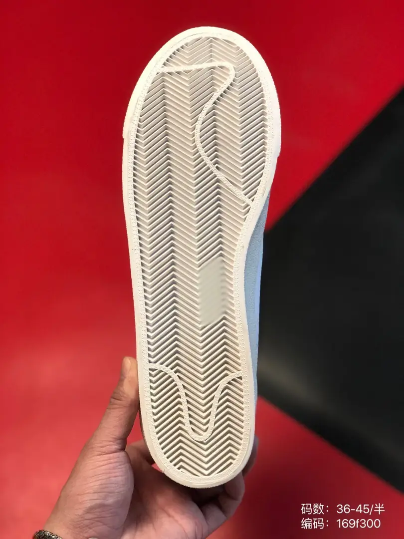 M826 Nike Blazer Mid 42.33$ gallery