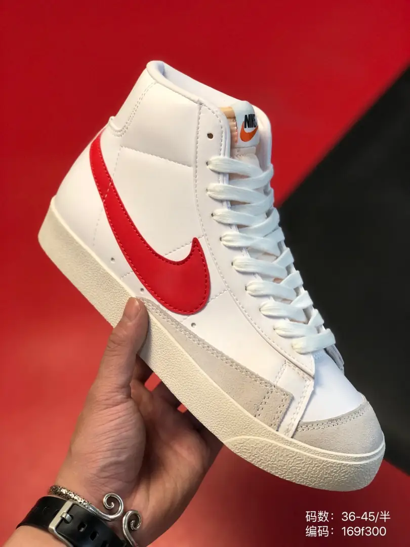 M826 Nike Blazer Mid 42.33$ gallery