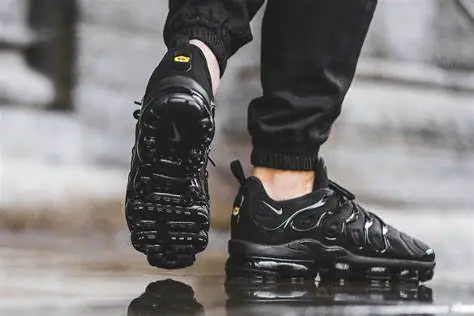 M864 NIKE AIR VAPORMAX  $44.64 gallery