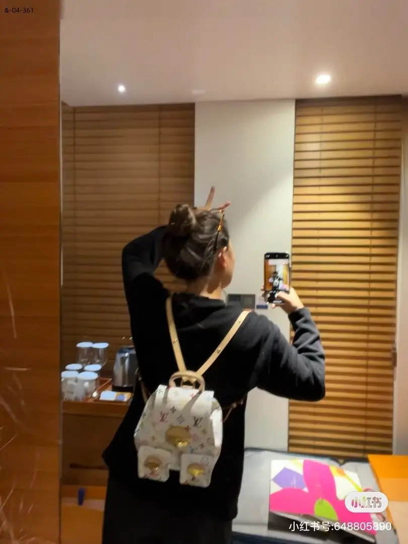 kng6045   lv  99.99$ gallery