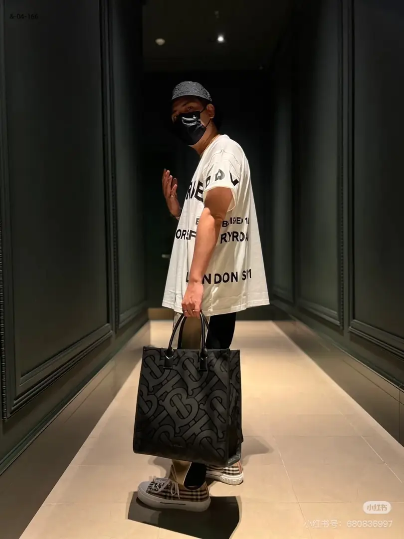 kng6053  Burberry   50.99$ gallery