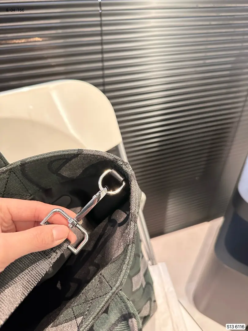 kng6053  Burberry   50.99$ gallery