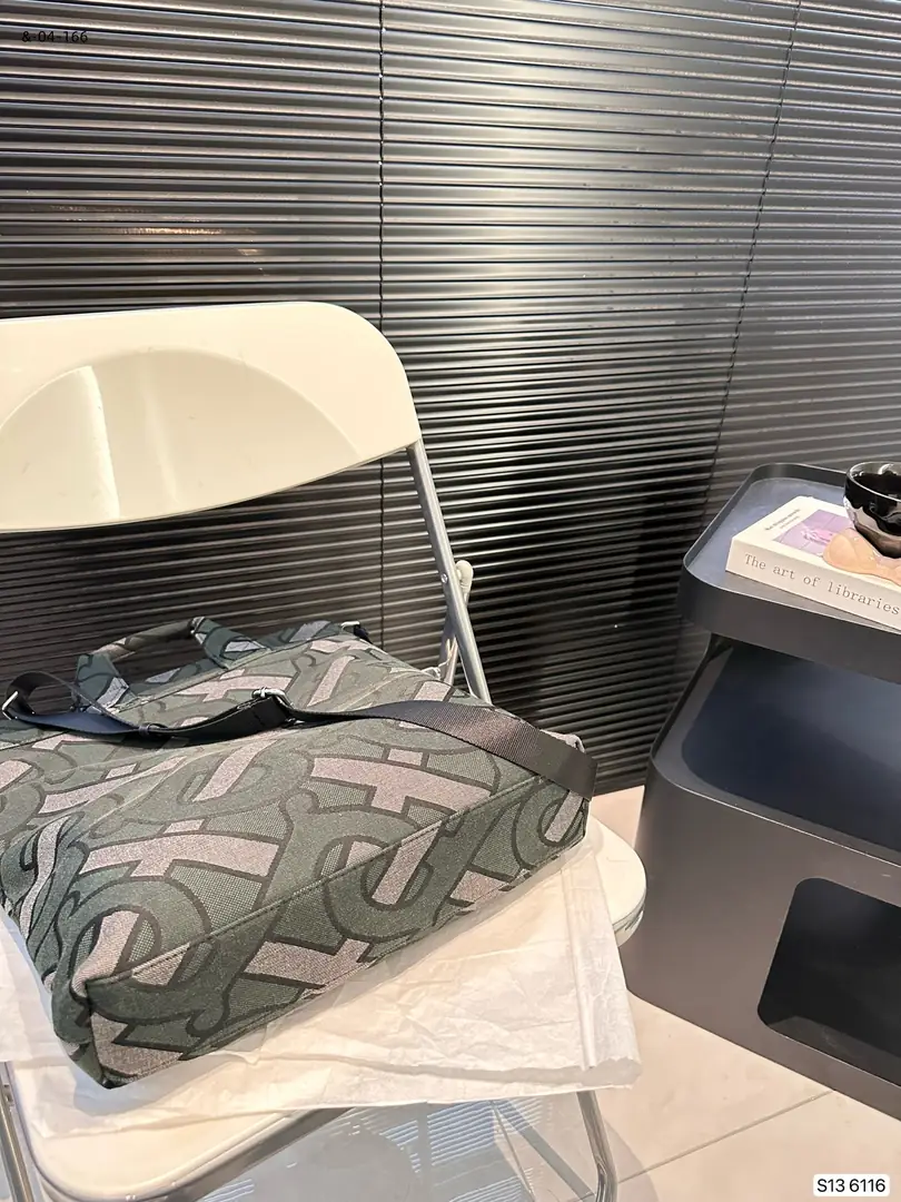 kng6053  Burberry   50.99$ gallery