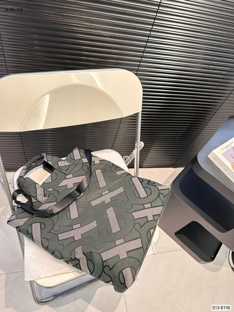 kng6053  Burberry   50.99$ gallery