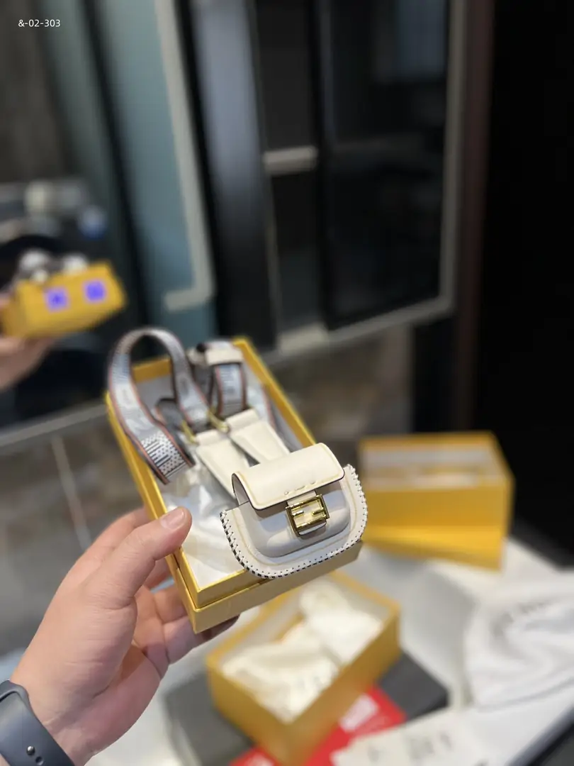 kng6061    fendi   40.99$ gallery