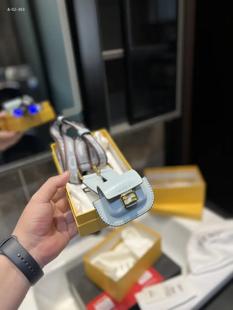 kng6061    fendi   40.99$ gallery