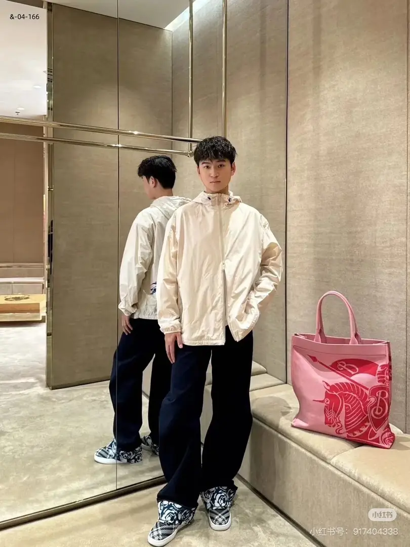 kng6077  Burberry  49.99$  1417 gallery