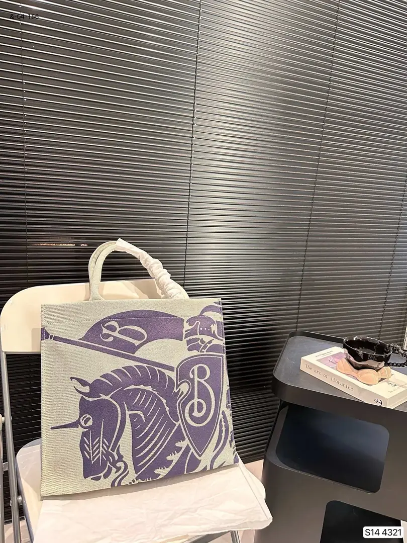 kng6077  Burberry  49.99$  1417 gallery