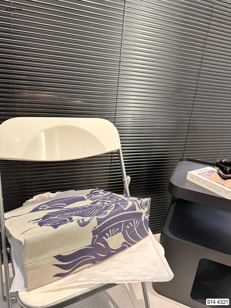 kng6077  Burberry  49.99$  1417 gallery